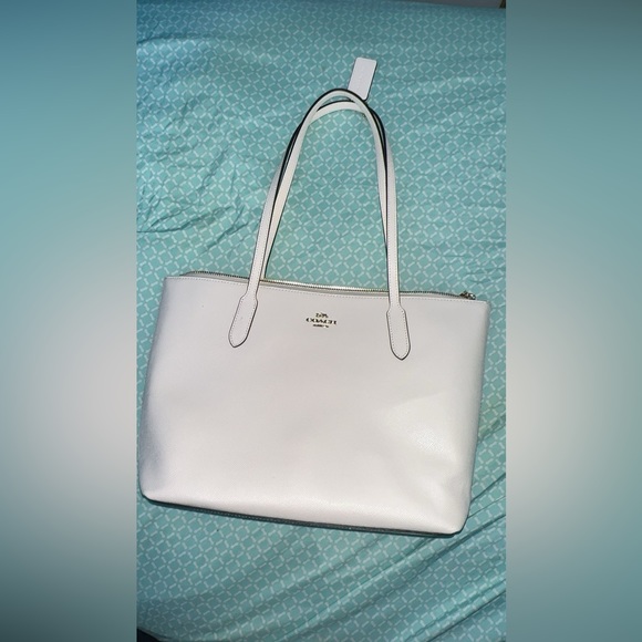 coach purse - Picture 2 of 4